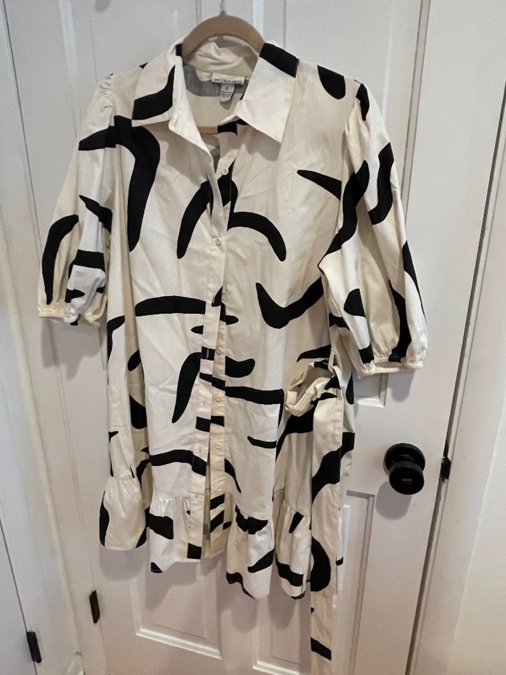 Sincerely Jules Black & Cream Abstract Ruffled Mini Dress Size L
